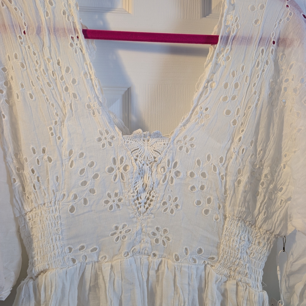 Elegant White Lace Dress - Picture 6 of 7